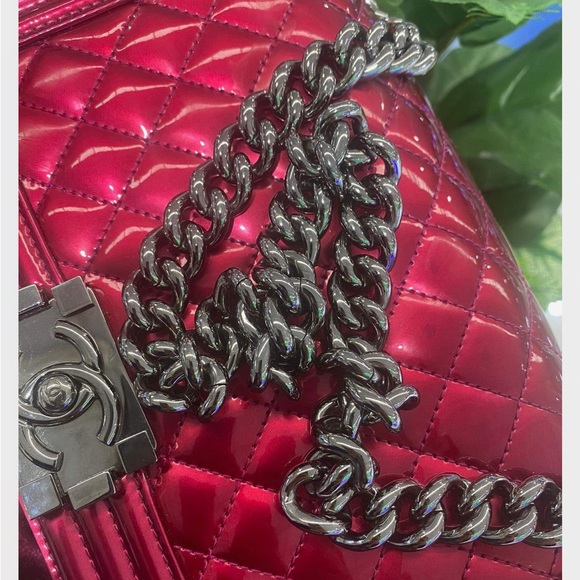 Rare🔥🔥Chanel Metallic Hot Pink Patent Medium Boy Bag - Picture 11 of 16